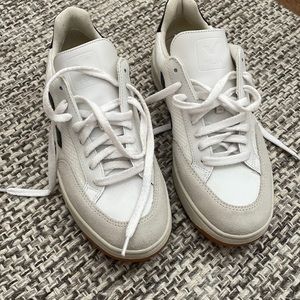 Veja V-12 women’s size 38